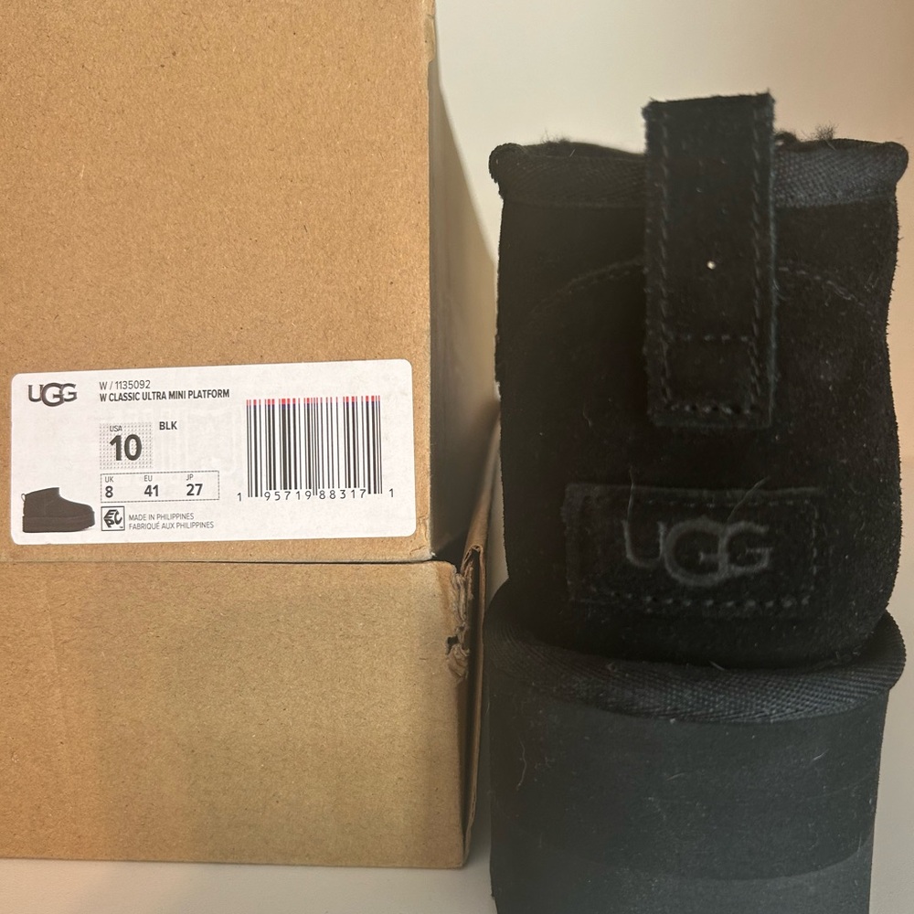 UGG W Classic Ultra Mini Platform Boot in Black